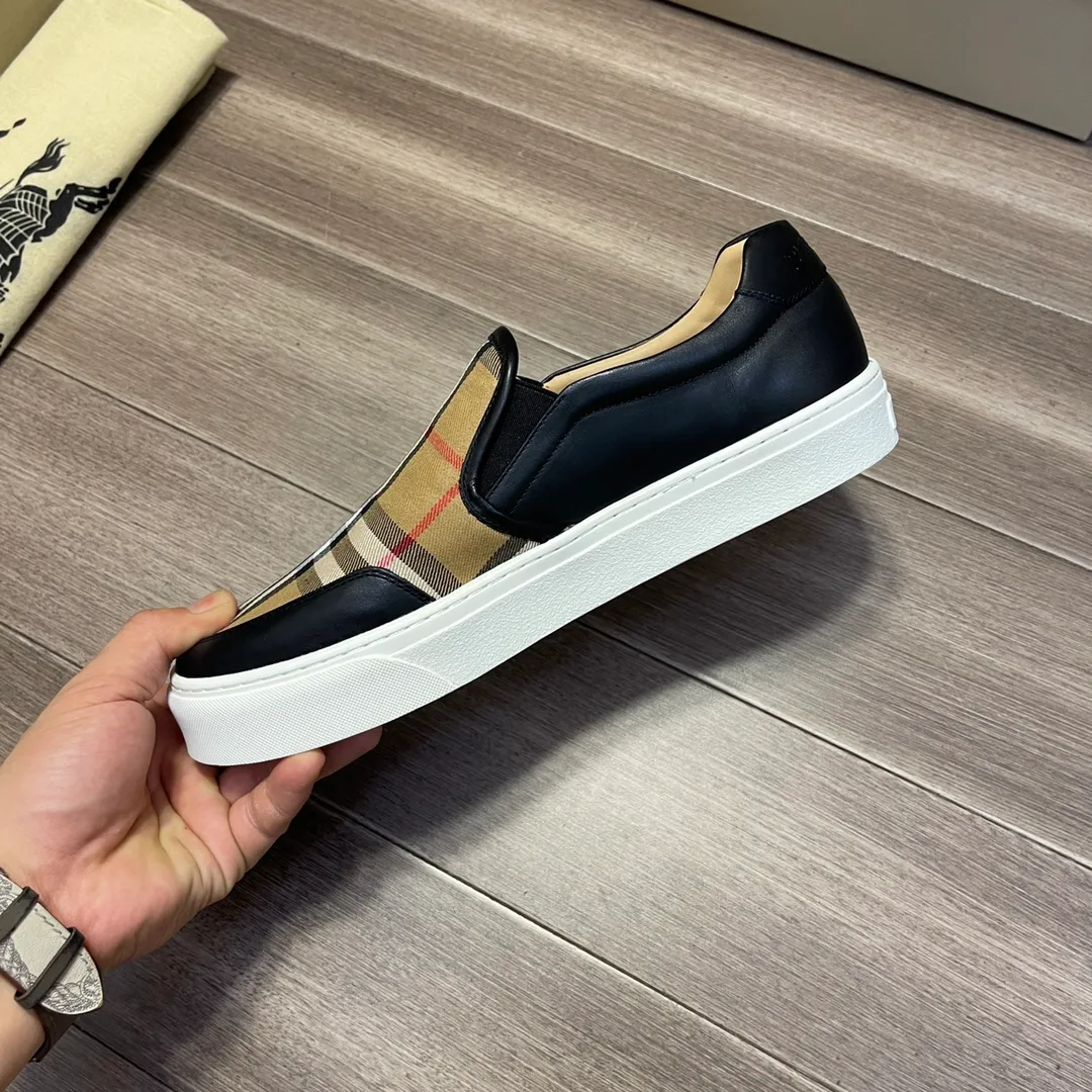 ☕P360💰《BURBERRY》【Original order·Version】Burberry: Top 🔝Purchasing agent🔍🔍The latest men's counter is on sale simultaneously, the original version imported from Italy🔝·Nappa calfskin·Brand totem cloth· Highlighting the (high-end, extravagance, class) travel, home, and best choice" exquisite workmanship (Imported water-dyed leather lining from Italy 🇮🇹), sole: original sole provided by the original factory, ⚠️exclusive double layer Activity·TPR rubber·molded outsole; super comfortable·wear-resistant·non-slip·environmental protection🌳🌳🌳, the real thing is more beautiful🎬The real thing is more beautiful🔍🔍 (high quality·follow the order) You can enter and exit the counter at will: Size: 38·39·40·41·42·43·44 (🎉Customized 45) Welcome to order...☕️
